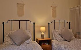 Cute Cottage 4 Mins From Cafes Station And Sea